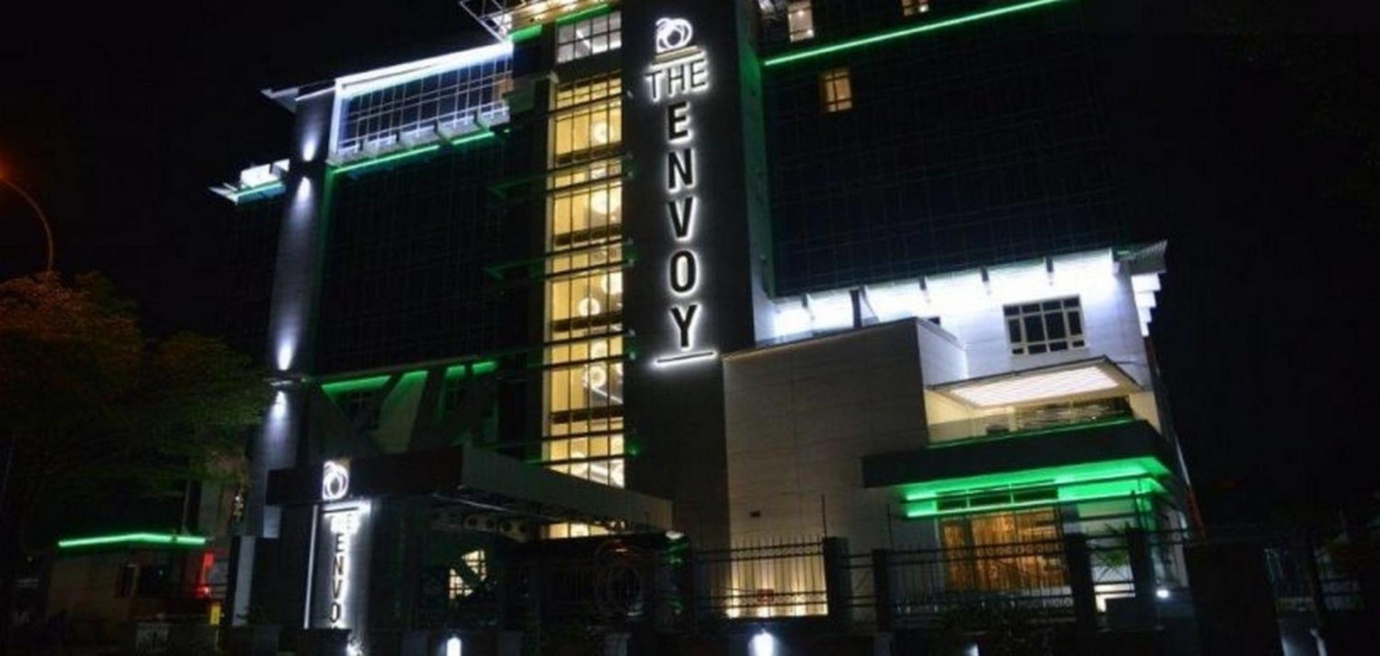 Room In Lodge - The Envoy Hotel And Suites Abuja Kültér fotó