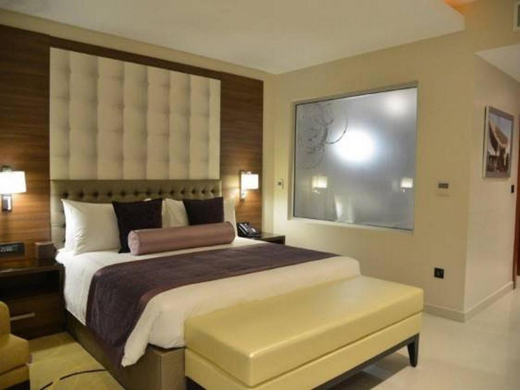 Room In Lodge - The Envoy Hotel And Suites Abuja Kültér fotó